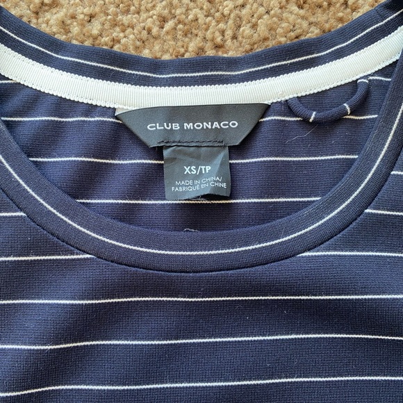 Short sleeve crew neck. Asymmetrical hem with slit at left side. - Picture 4 of 4